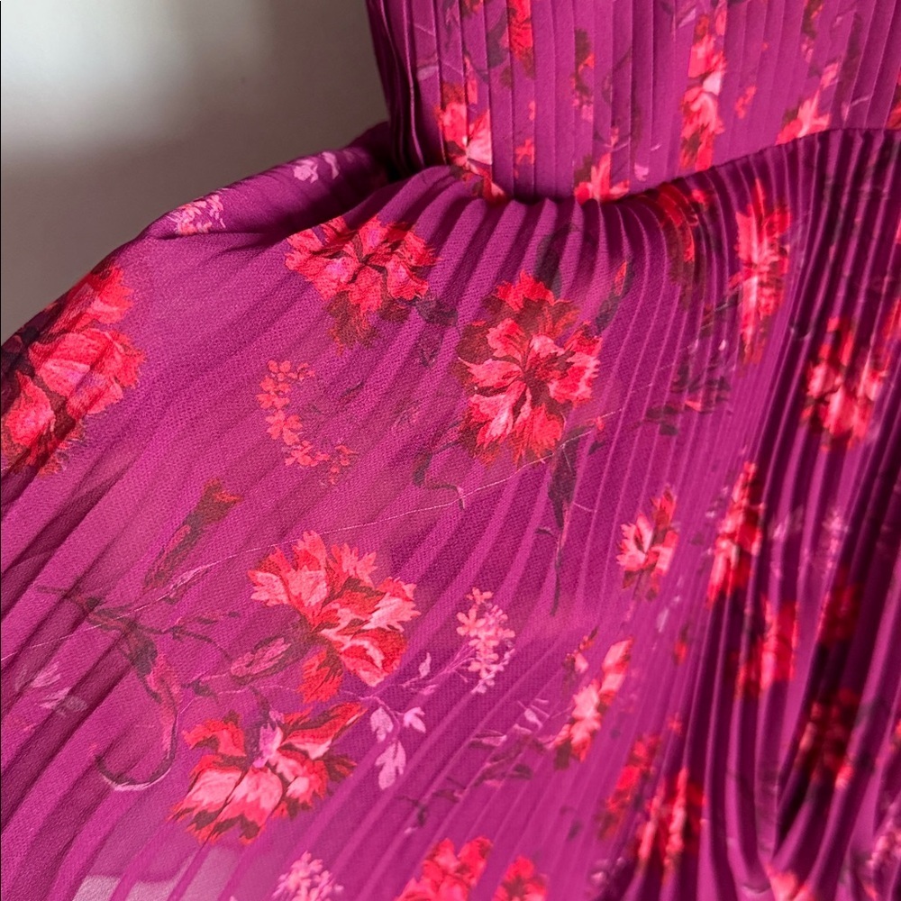 Amur Catarina V Neck Pleated Dress 2 - Picture 15 of 16